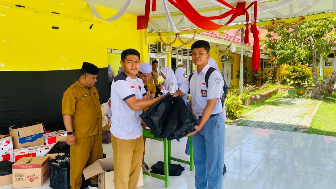 Perdana, SPPG Polri Polres Pohuwato Salurkan Makanan Bergizi Gratis kepada siswa SMA Negeri 1 Marisa