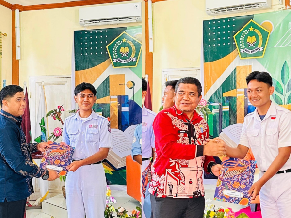 Dua Siswa SMAN 1 Marisa Raih Juara di Festival Literasi Tingkat Kabupaten